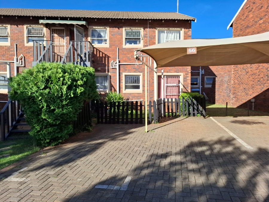 2 Bedroom Property for Sale in Langenhovenpark Free State